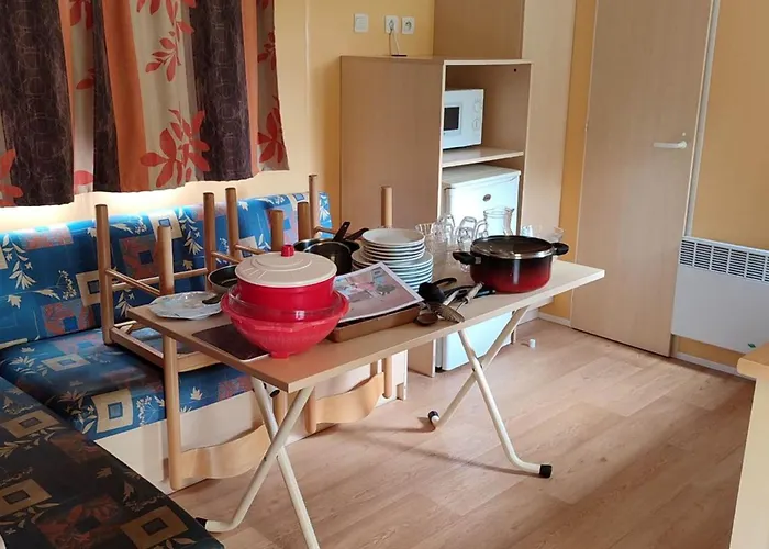 Mobil-home Avec Terrasse - 4 Pers. - Api-1-52-2026 * La Tour-d'Auvergne